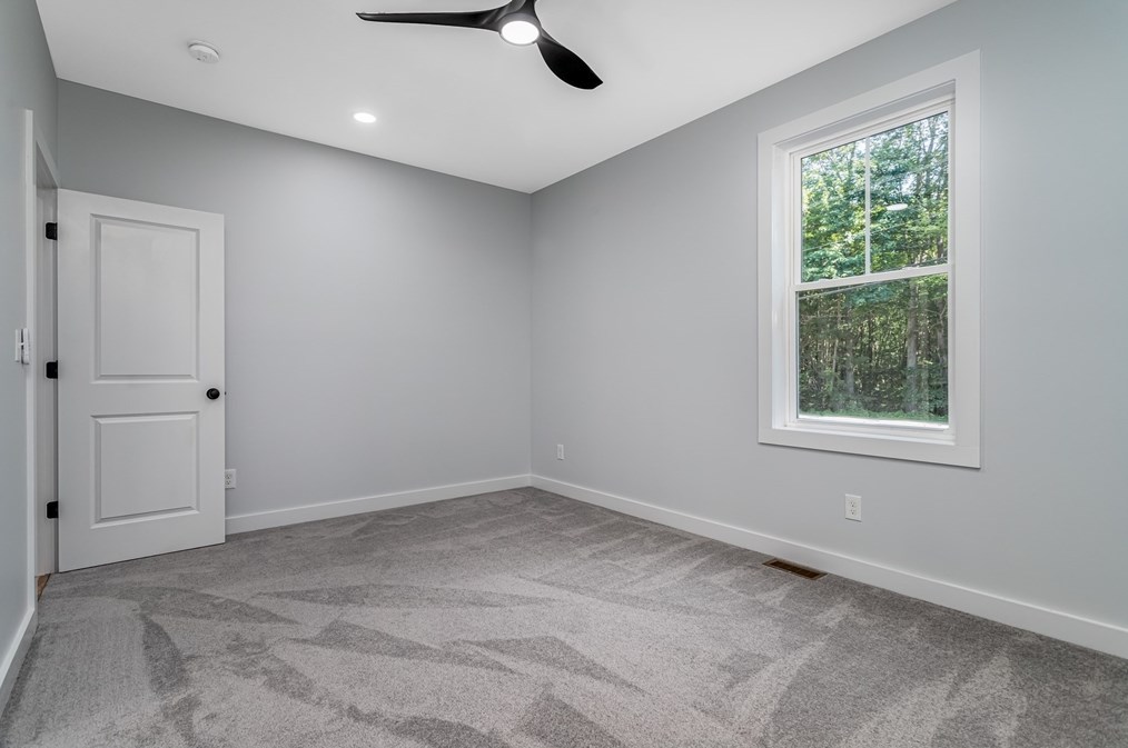 46 High St, Stratham NH  03885-2216 exterior