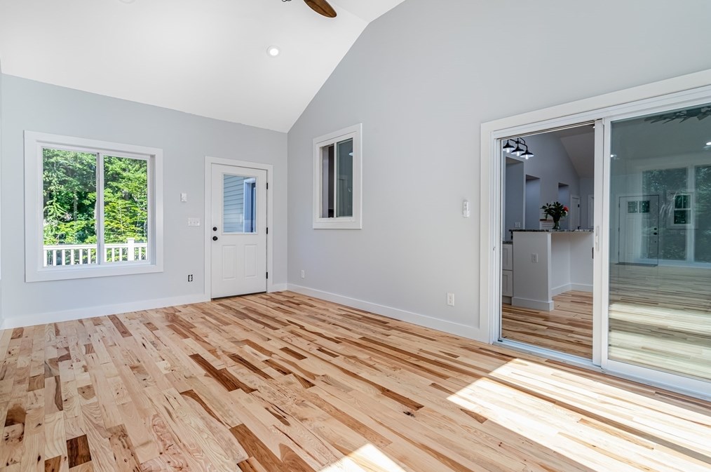 46 High St, Stratham NH  03885-2216 exterior