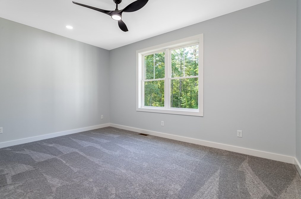 46 High St, Stratham NH  03885-2216 exterior