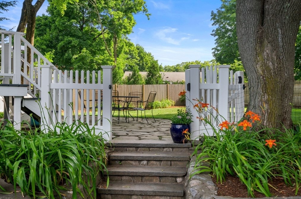 308 Webster St, Needham MA  02494-1629 exterior