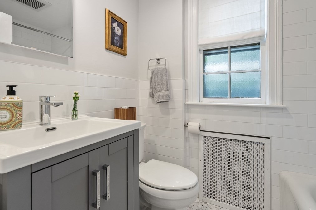 308 Webster St, Needham MA  02494-1629 exterior