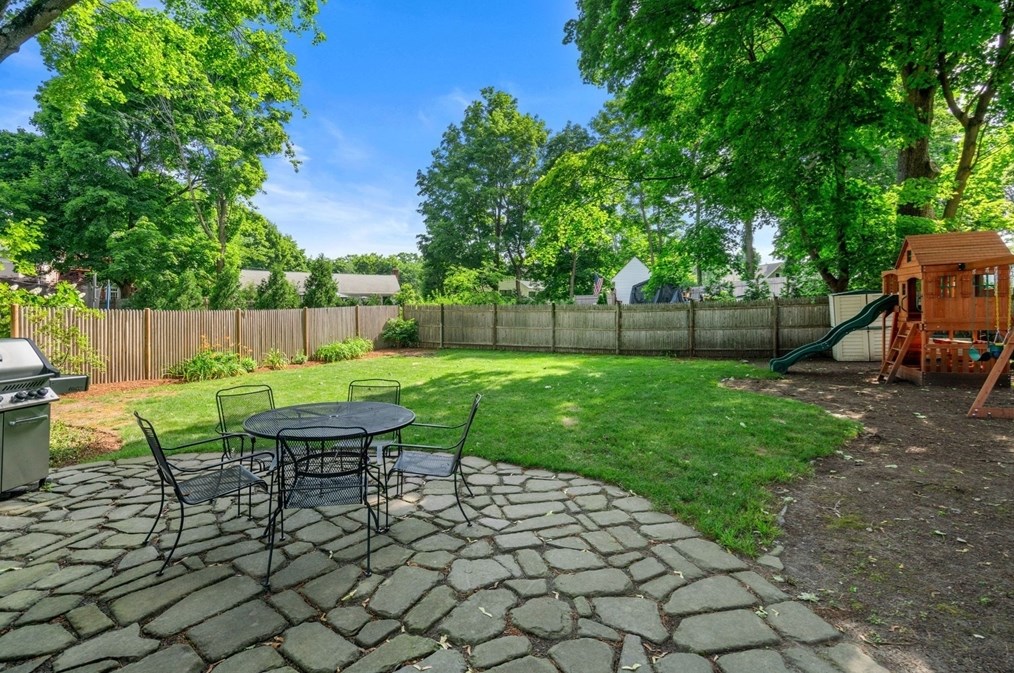 308 Webster St, Needham MA  02494-1629 exterior