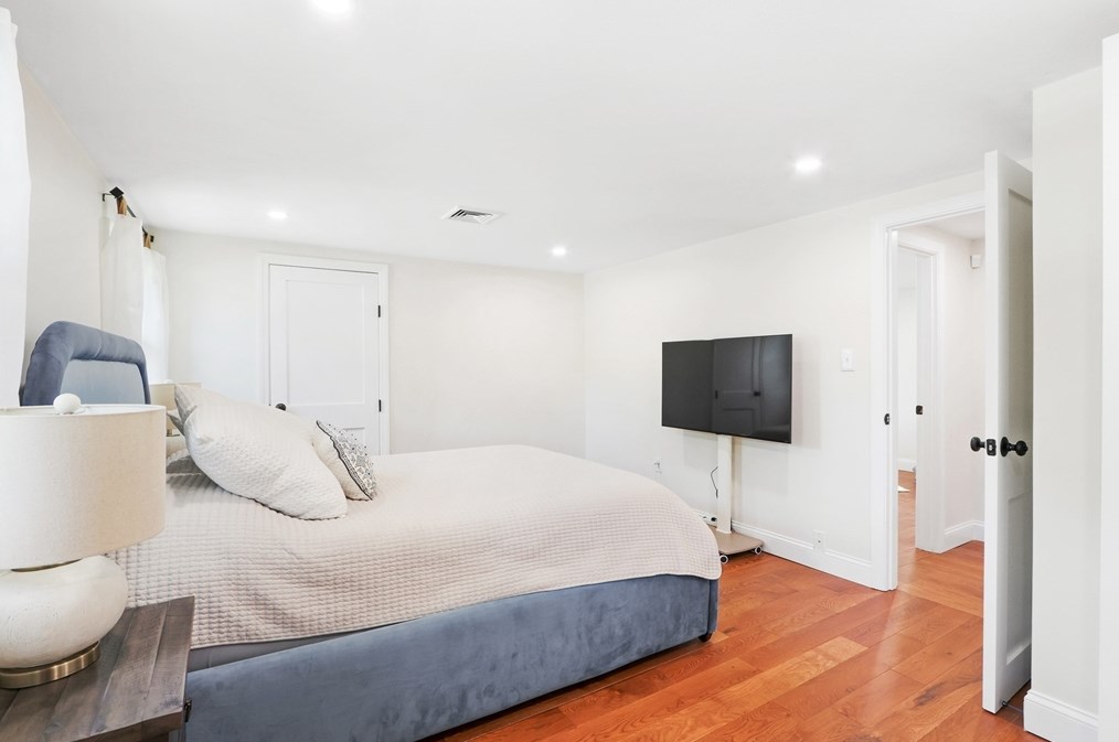 247 Greendale Ave, Needham MA  02494-2026 exterior