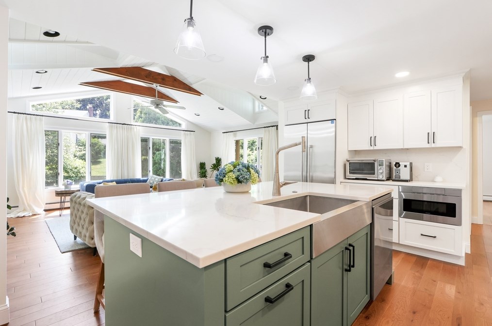 247 Greendale Ave, Needham MA  02494-2026 exterior