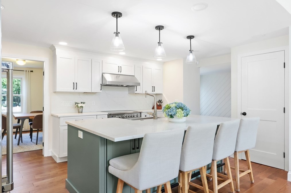 247 Greendale Ave, Needham MA  02494-2026 exterior