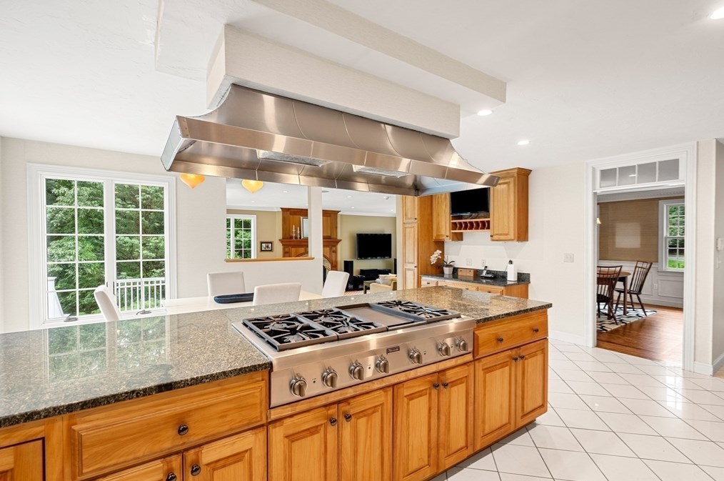 330 Grn St, Northborough MA 01532-1015 exterior