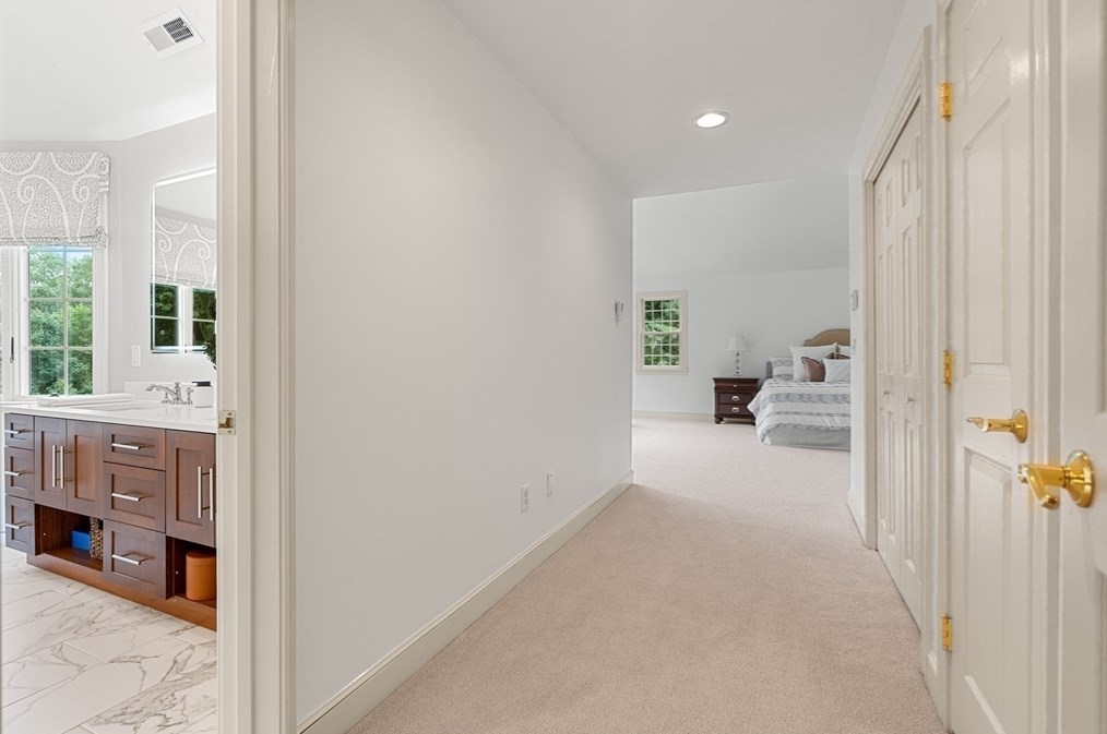 330 Grn St, Northborough MA 01532-1015 exterior