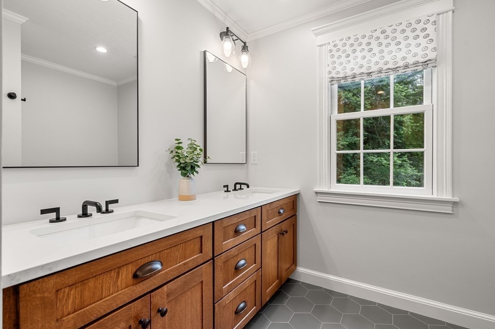 330 Grn St, Northborough MA 01532-1015 exterior