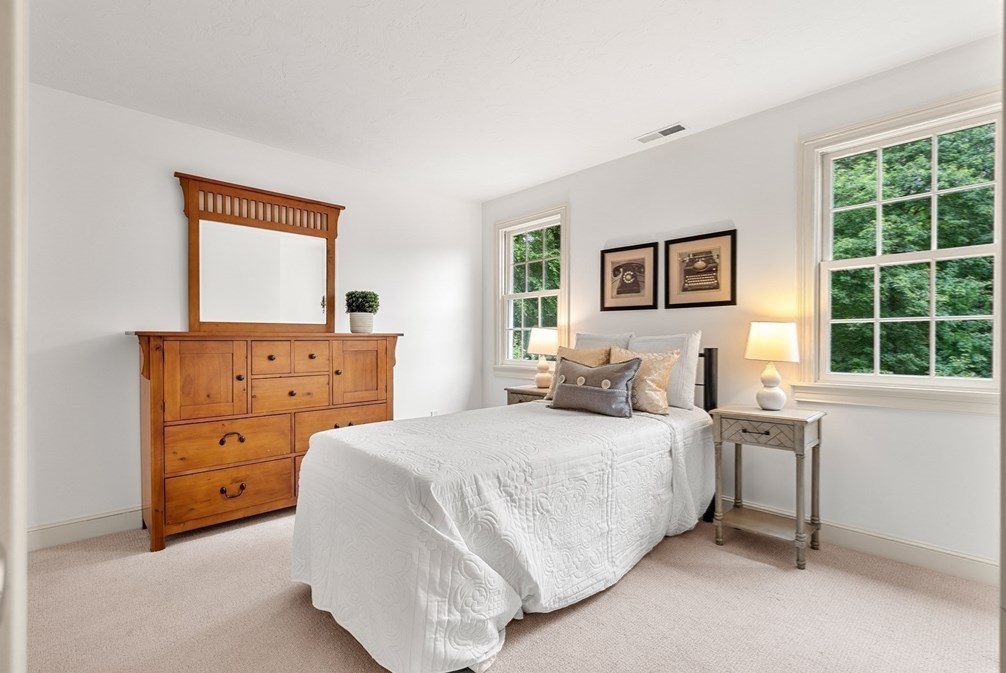 330 Grn St, Northborough MA 01532-1015 exterior