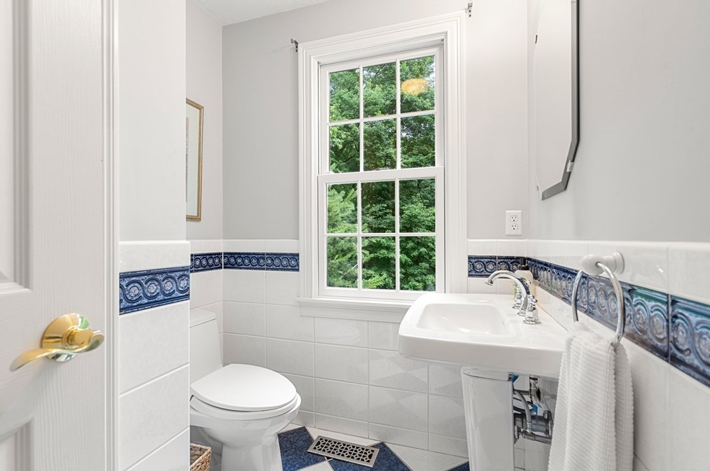 330 Grn St, Northborough MA 01532-1015 exterior