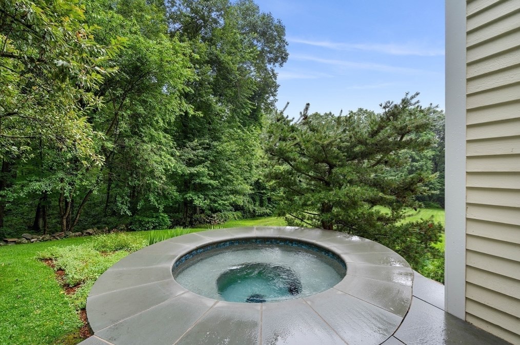 330 Grn St, Northborough MA 01532-1015 exterior