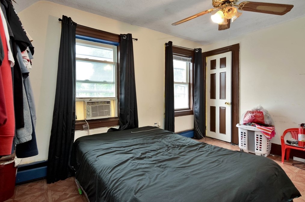 39 Haverhill St, Lawrence MA 01840-1811 exterior