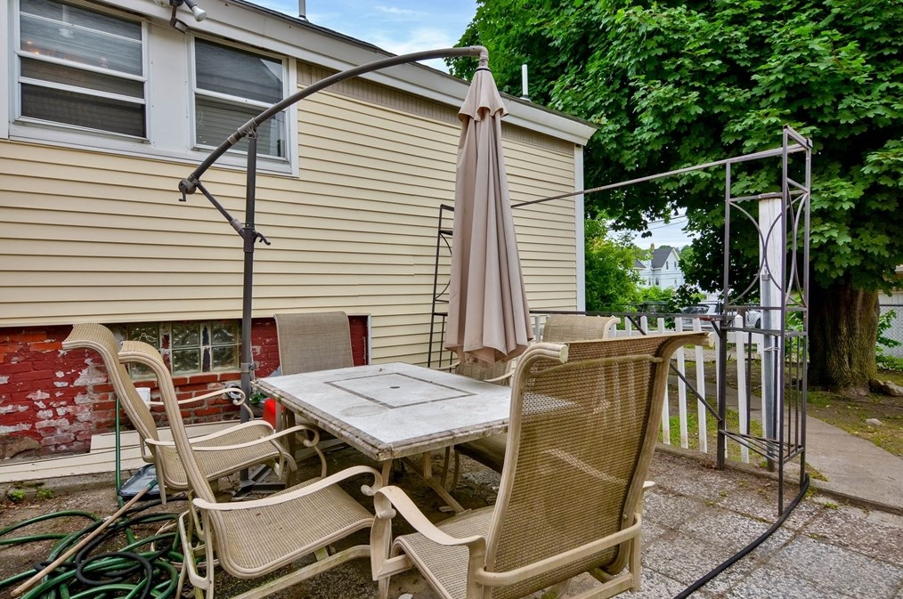 39 Haverhill St, Lawrence MA 01840-1811 exterior