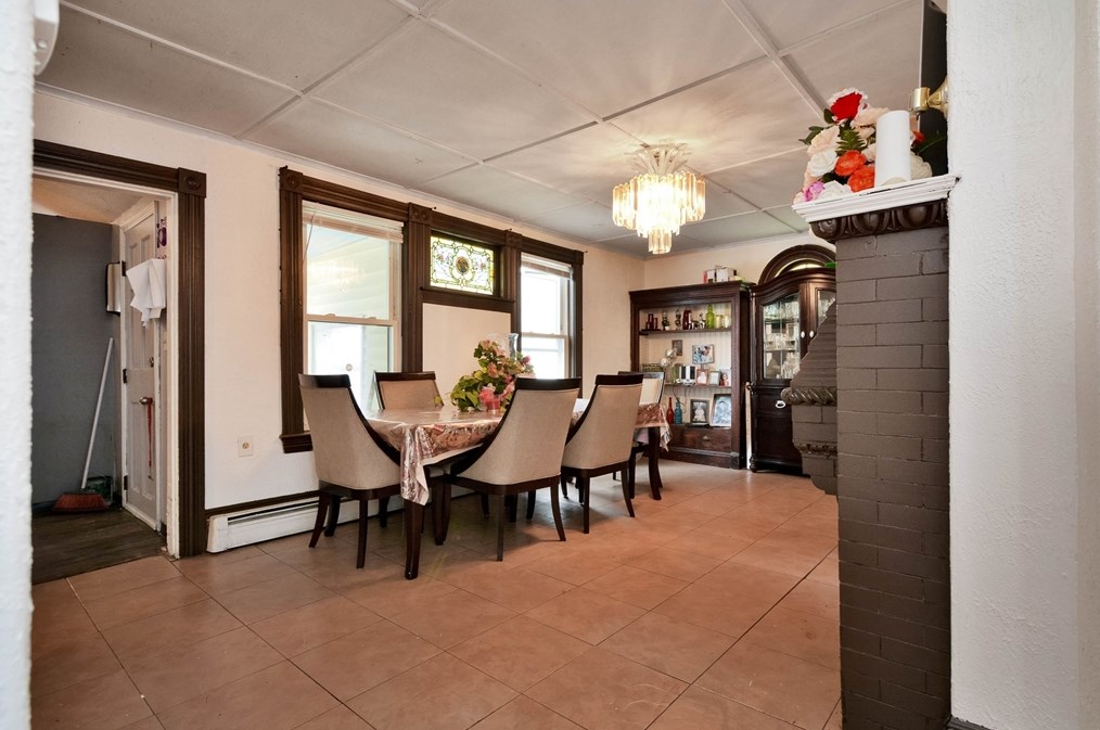 39 Haverhill St, Lawrence MA 01840-1811 exterior