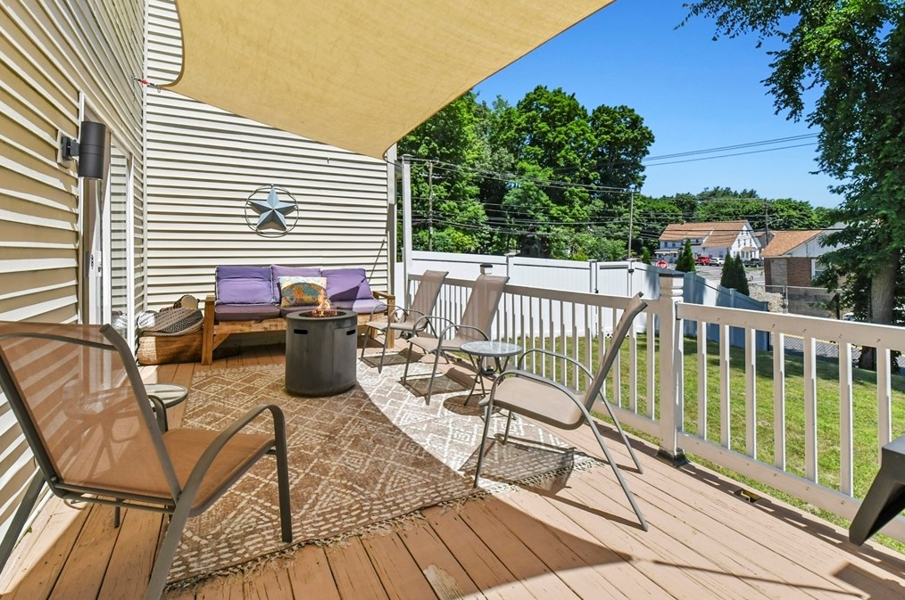 214 Pleasant St, Leominster MA  01453-6203 exterior