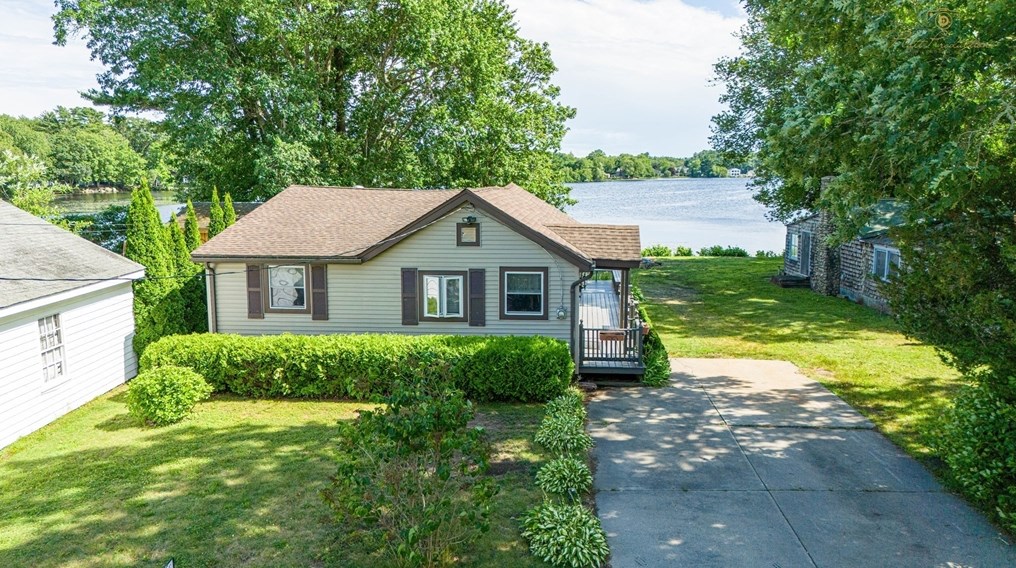 54 Lakeside Ave, Dartmouth MA 02747-1507 exterior