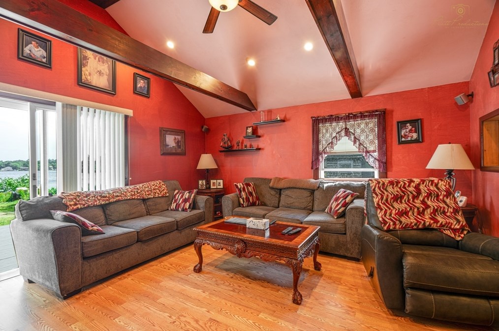 54 Lakeside Ave, Dartmouth MA 02747-1507 exterior