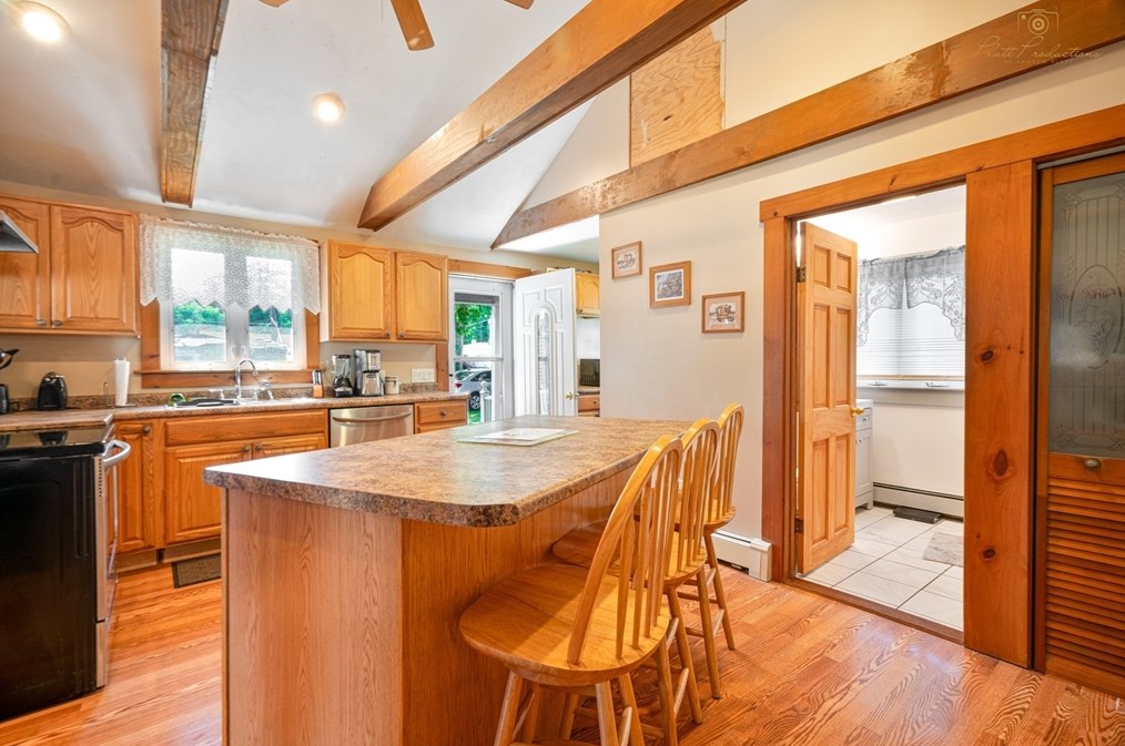 54 Lakeside Ave, Dartmouth MA 02747-1507 exterior