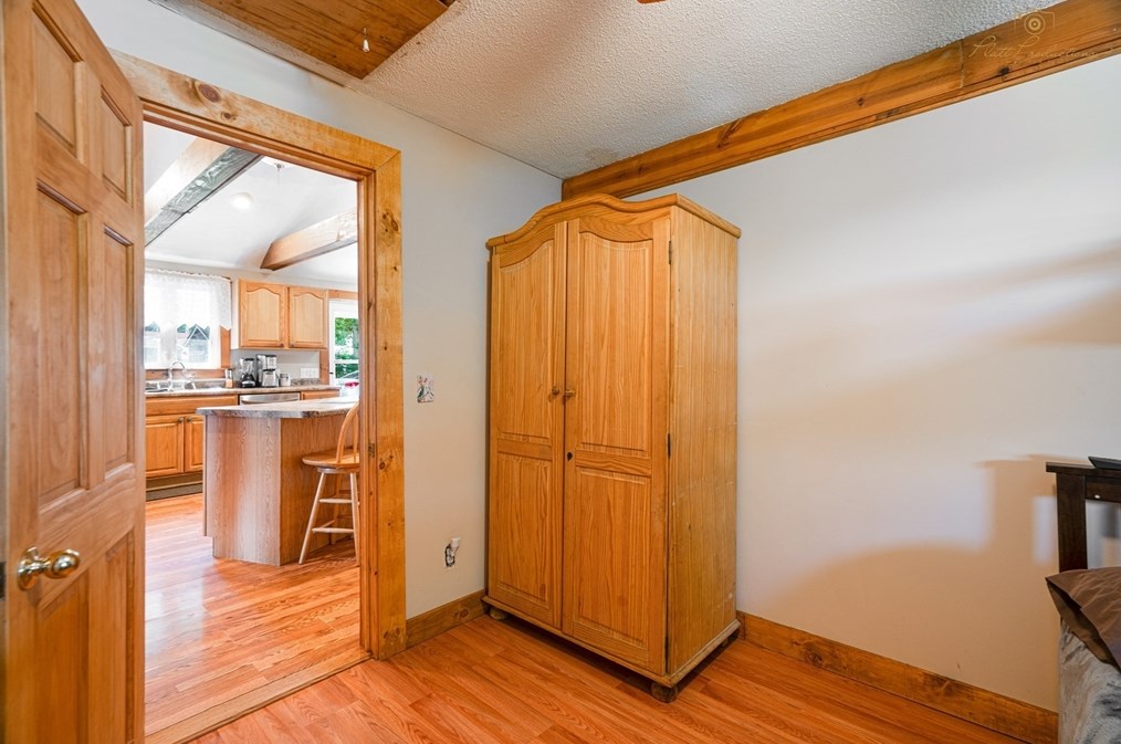 54 Lakeside Ave, Dartmouth MA 02747-1507 exterior