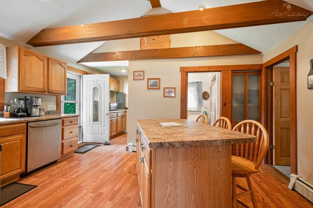 54 Lakeside Ave, Dartmouth MA 02747-1507 exterior