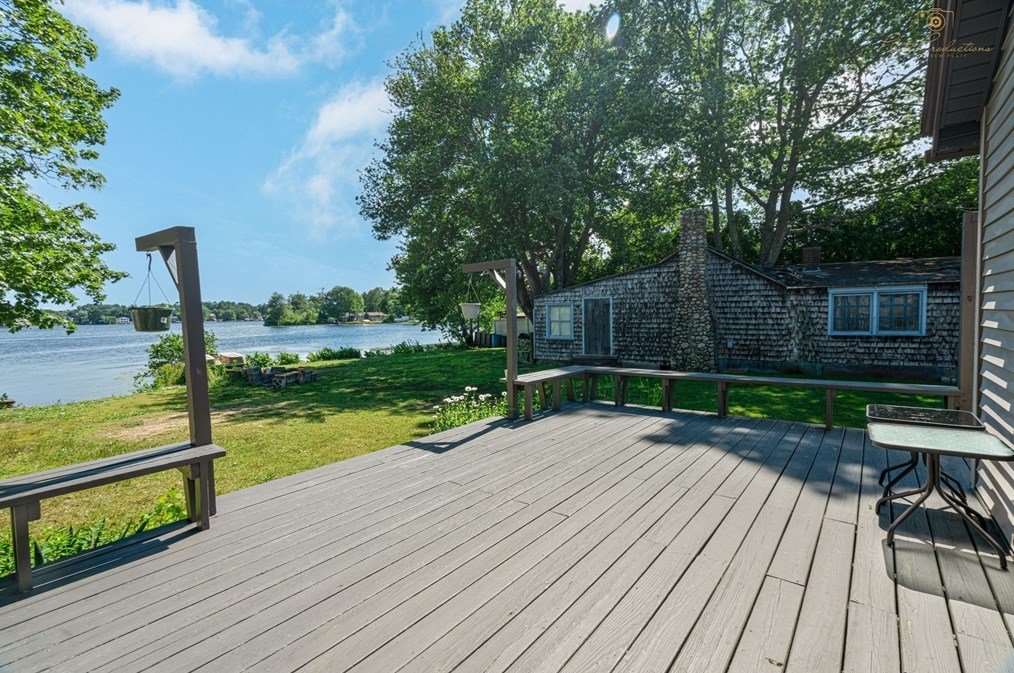 54 Lakeside Ave, Dartmouth MA 02747-1507 exterior