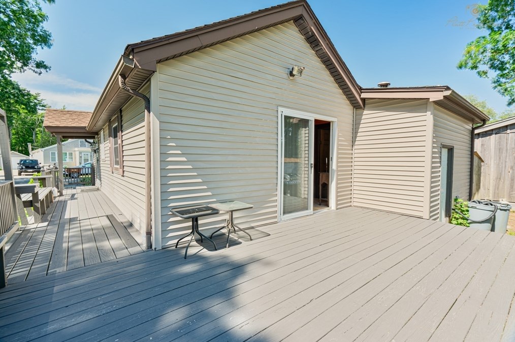 54 Lakeside Ave, Dartmouth MA 02747-1507 exterior