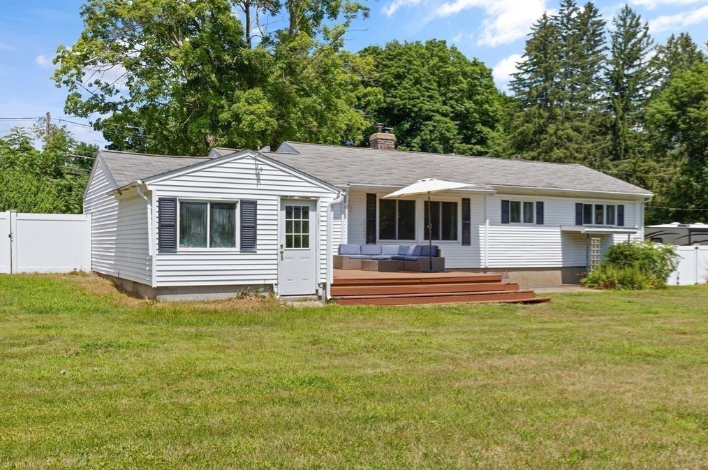 411 Main St, Lancaster MA  01523-2854 exterior