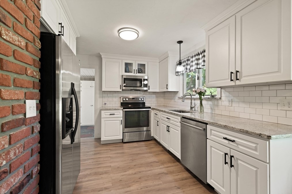 411 Main St, Lancaster MA  01523-2854 exterior