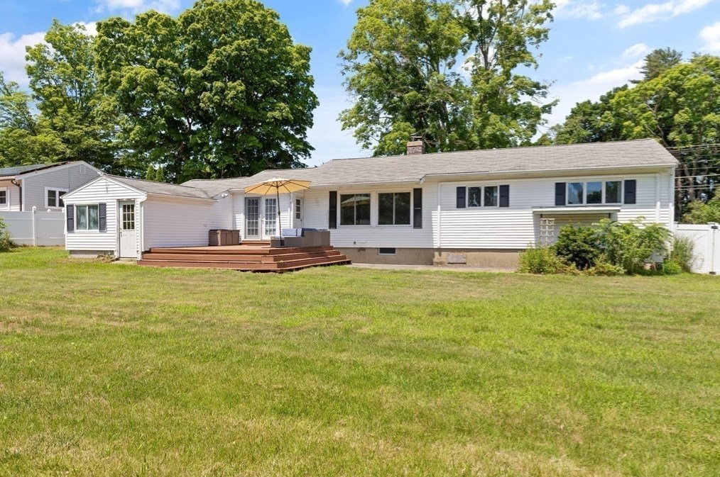 411 Main St, Lancaster MA  01523-2854 exterior