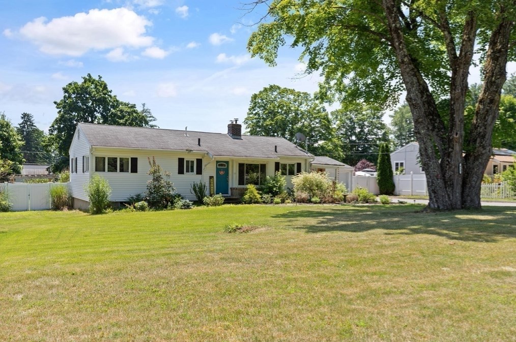 411 Main St, Lancaster MA  01523-2854 exterior