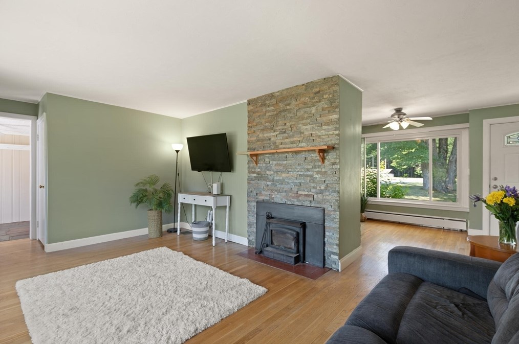 411 Main St, Lancaster MA  01523-2854 exterior