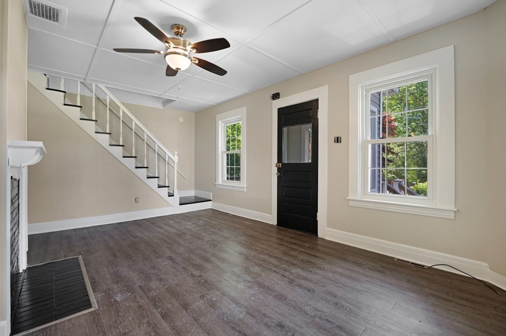 16 Alden Ave, Dartmouth MA 02747-2319 exterior