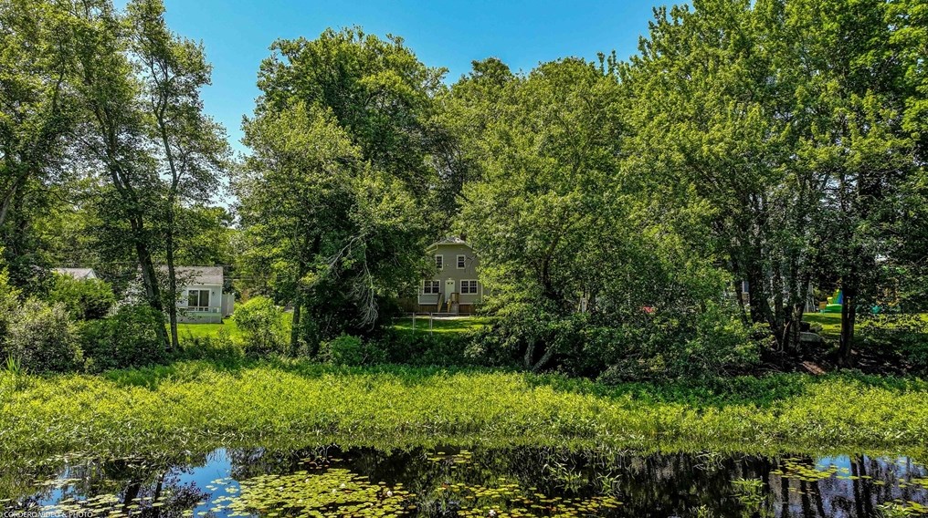 16 Alden Ave, Dartmouth MA 02747-2319 exterior