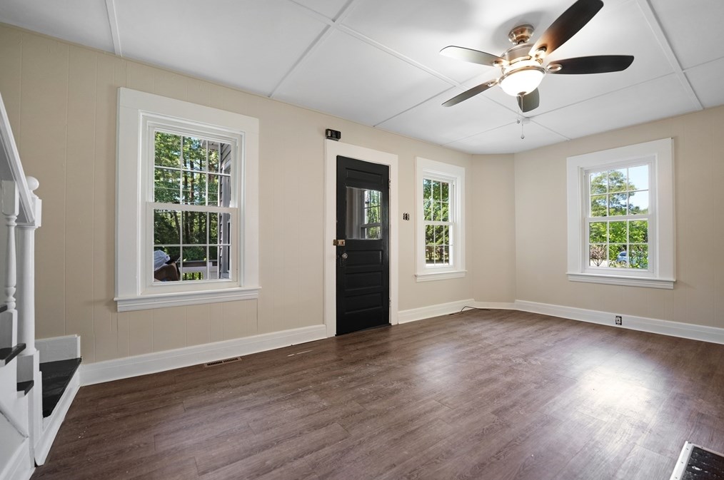 16 Alden Ave, Dartmouth MA 02747-2319 exterior