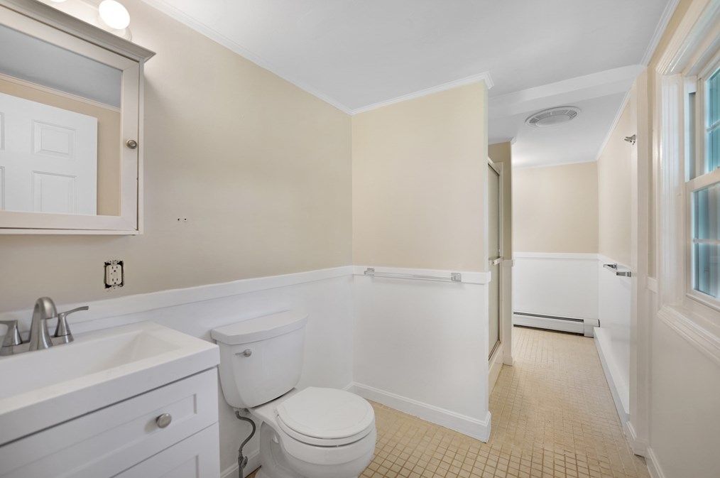 16 Alden Ave, Dartmouth MA 02747-2319 exterior