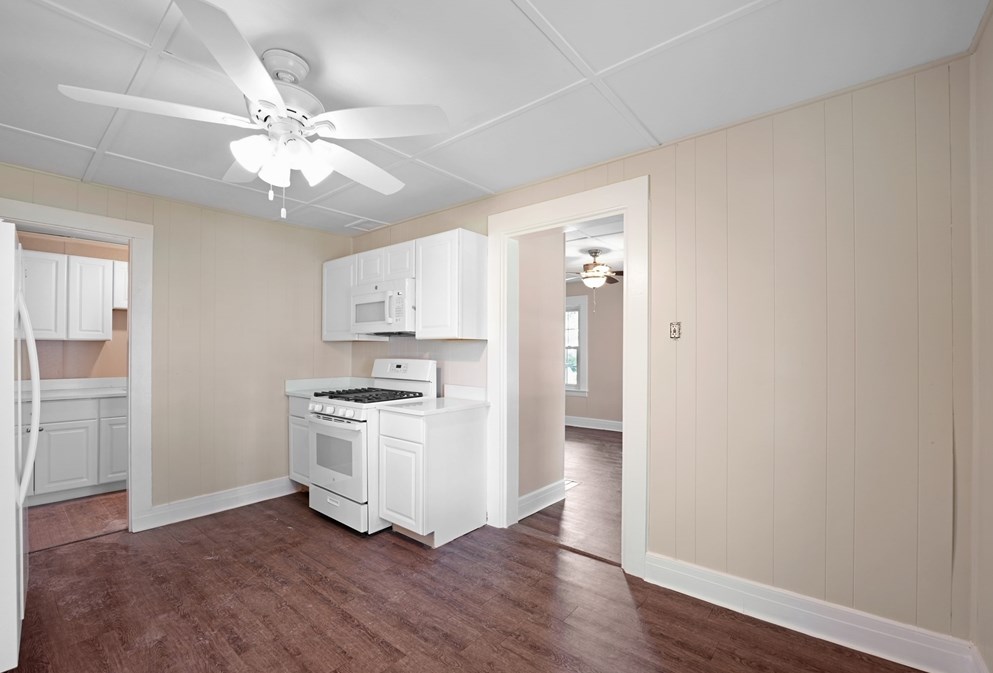 16 Alden Ave, Dartmouth MA 02747-2319 exterior