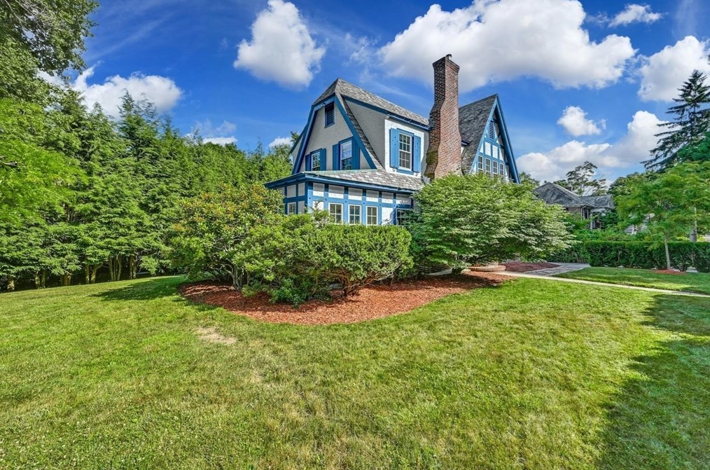 41 Flagg St, Worcester MA  01602-1448 exterior