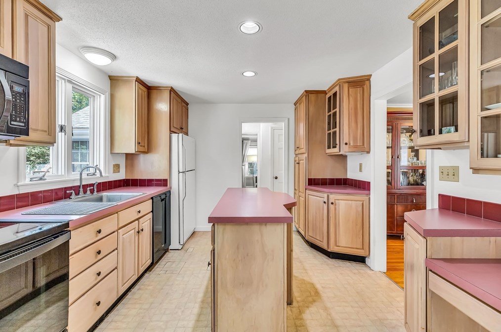 498 Converse St, Springfield MA  01106-1713 exterior