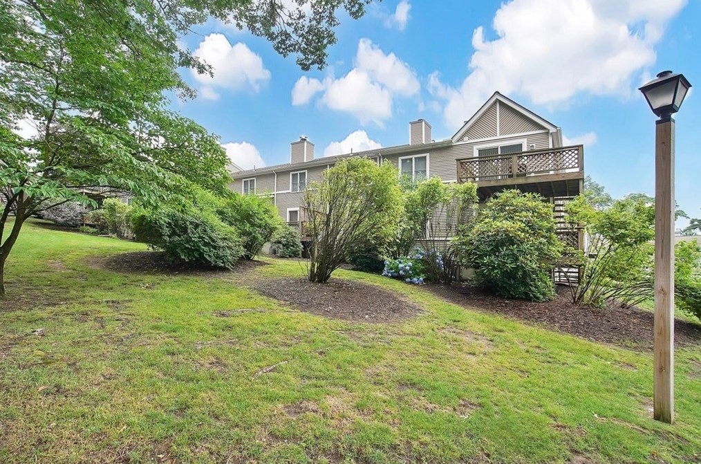 61 Abbey Memorial Dr, Chicopee MA 01020-1771 exterior