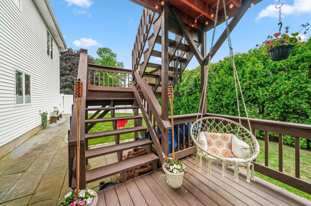 189 Rogers St, Dartmouth MA  02748-1829 exterior