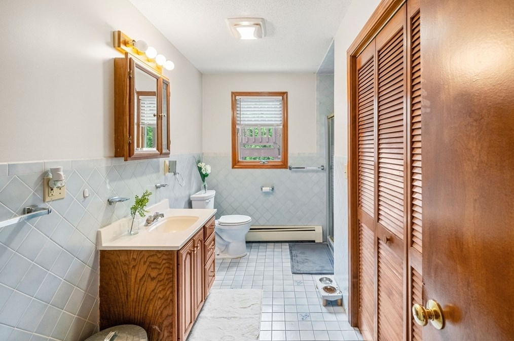 189 Rogers St, Dartmouth MA  02748-1829 exterior