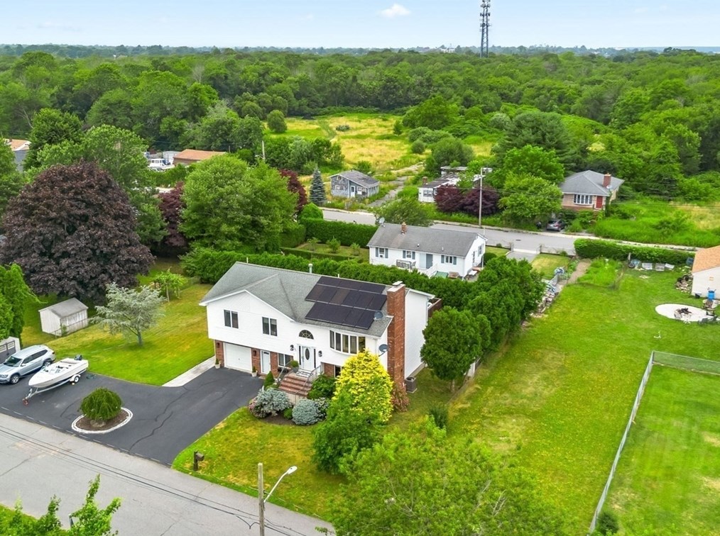 189 Rogers St, Dartmouth MA  02748-1829 exterior