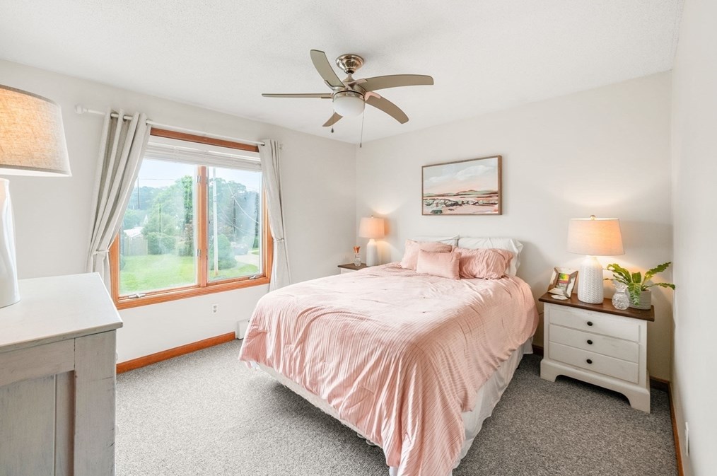 189 Rogers St, Dartmouth MA  02748-1829 exterior