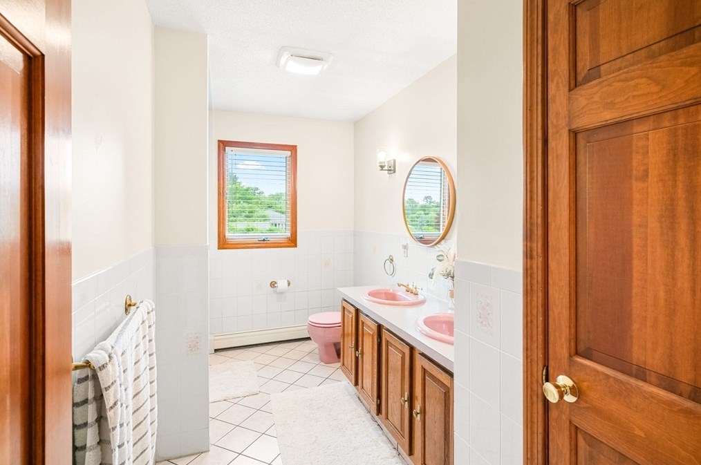 189 Rogers St, Dartmouth MA  02748-1829 exterior