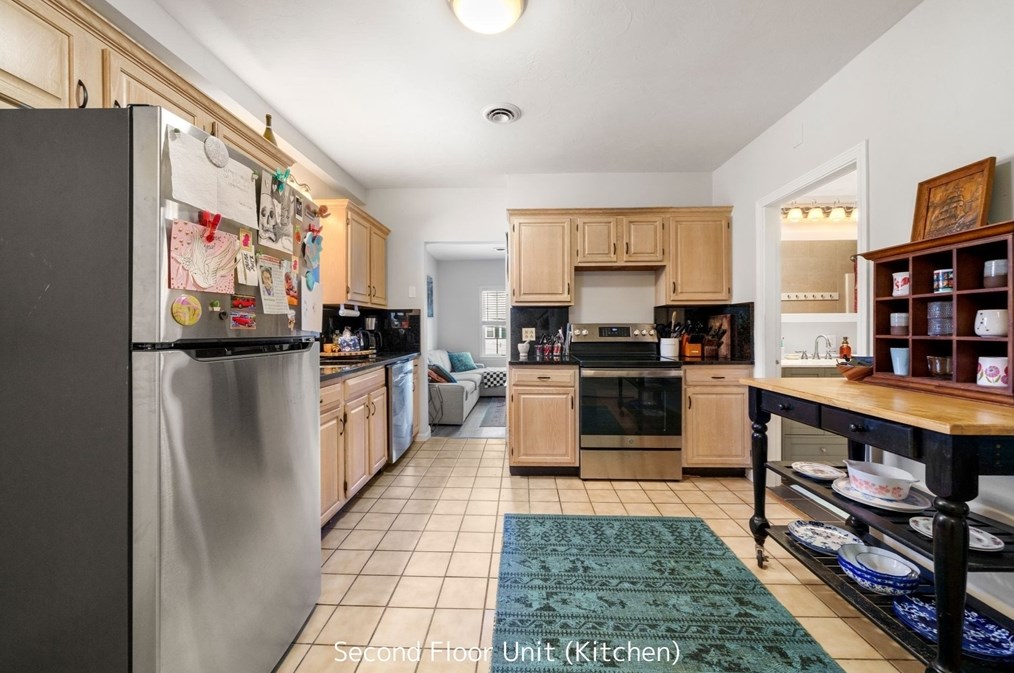 103 Sandwich St, Plymouth MA  02360-3357 exterior