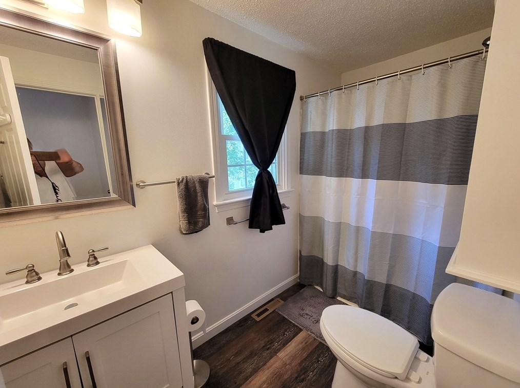 744 Hypine Rd, Dracut MA 01826-3366 exterior