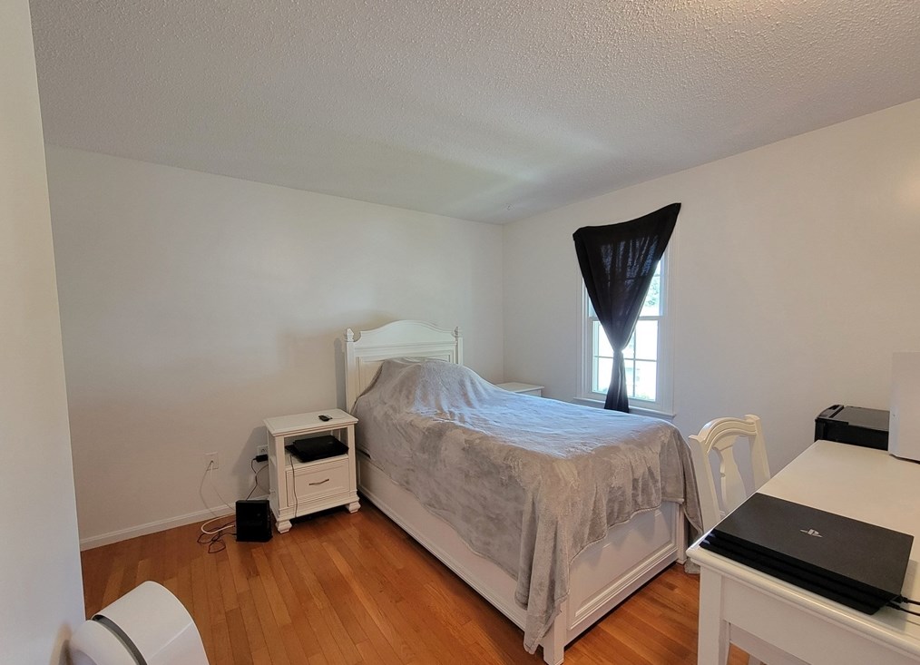 744 Hypine Rd, Dracut MA 01826-3366 exterior