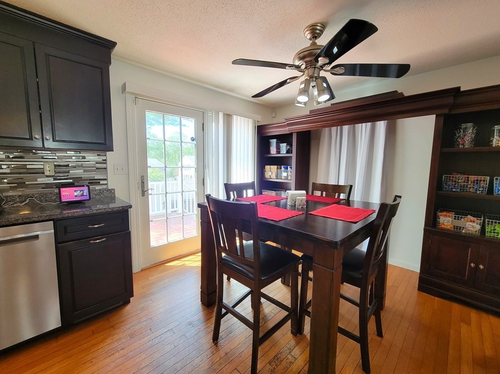 744 Hypine Rd, Dracut MA 01826-3366 exterior