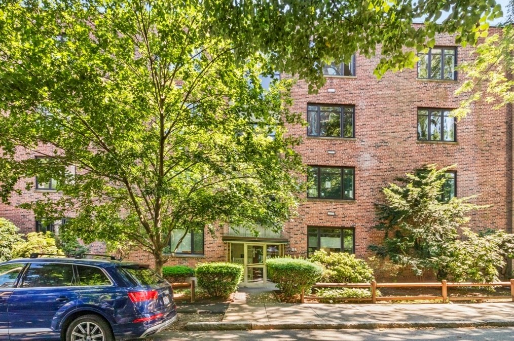 86 Griggs Rd, Brookline MA  02446-4732 exterior