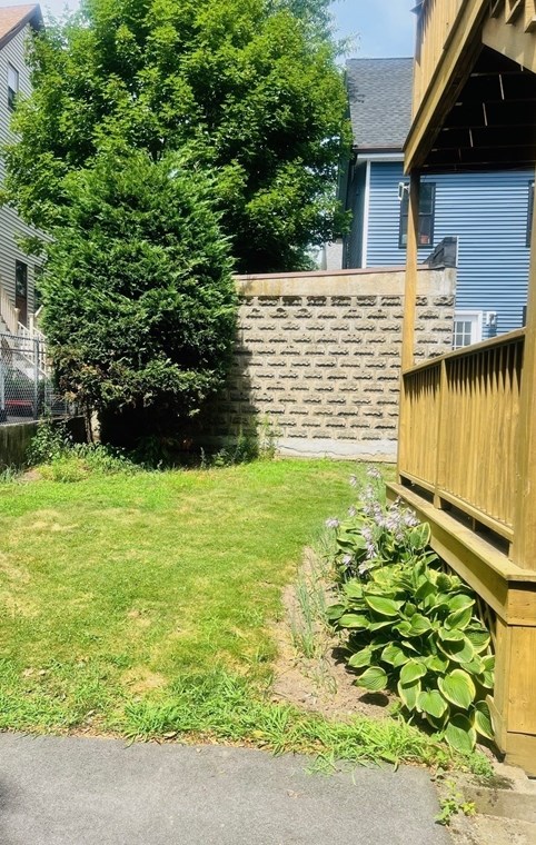 2 Lee St, Somerville MA 02145-3711 exterior